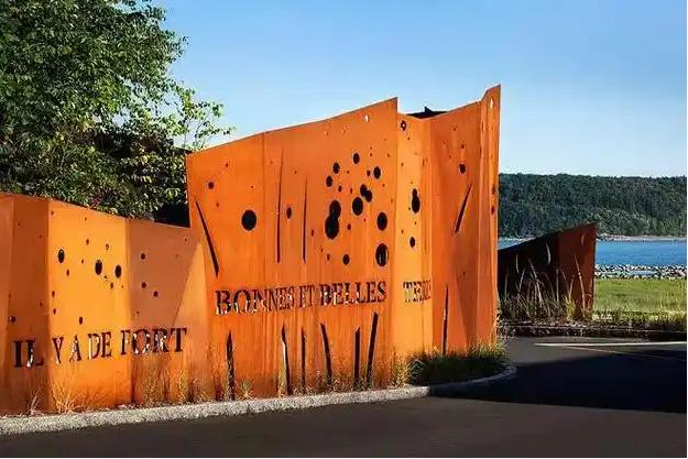 津南锈钢板景观